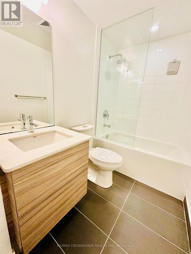 612 - 210 Simcoe Street, Toronto, ON - Indoor Photo Showing Bathroom