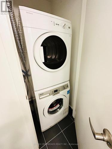 612 - 210 Simcoe Street, Toronto, ON - Indoor Photo Showing Laundry Room