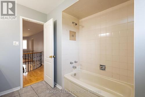 1486 Emerson Lane, Mississauga, ON - Indoor Photo Showing Bathroom
