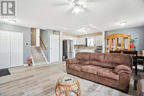 43 Dyer Street, St. Thomas, ON - Indoor Photo Showing Living Room