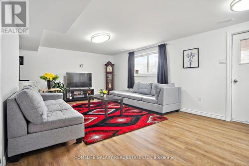 43 Dyer Street, St. Thomas, ON - Indoor Photo Showing Living Room