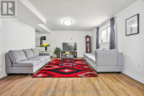 43 Dyer Street, St. Thomas, ON - Indoor Photo Showing Living Room