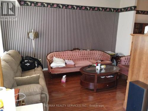 6 Greene Drive, Brampton, ON - Indoor Photo Showing Living Room