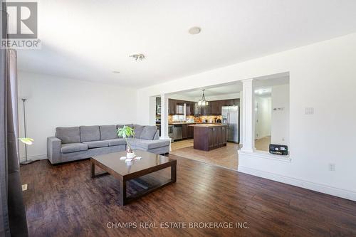 542 Isaiah Crescent, Kitchener, ON - Indoor Photo Showing Living Room