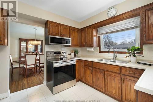 2465 Curry Avenue, Windsor, ON - Indoor Photo Showing Kitchen With Double Sink