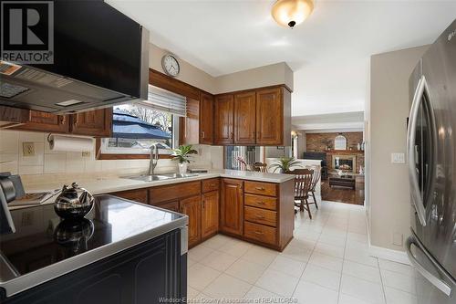 2465 Curry Avenue, Windsor, ON - Indoor Photo Showing Kitchen With Double Sink
