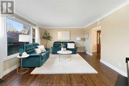 2465 Curry Avenue, Windsor, ON - Indoor Photo Showing Living Room