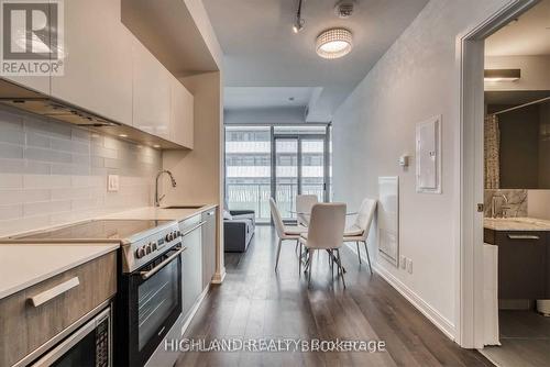 3007 - 50 Charles Street E, Toronto, ON - Indoor Photo Showing Kitchen With Upgraded Kitchen