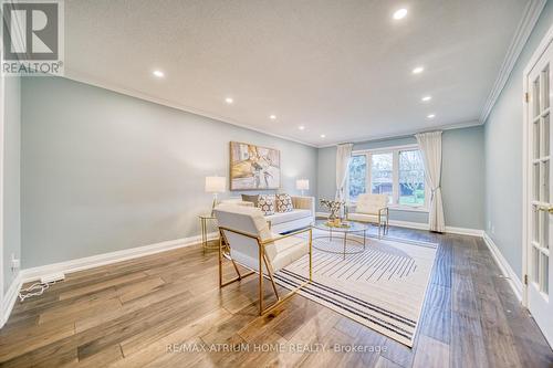 5261 Charnwood Crescent, Mississauga, ON - Indoor Photo Showing Living Room