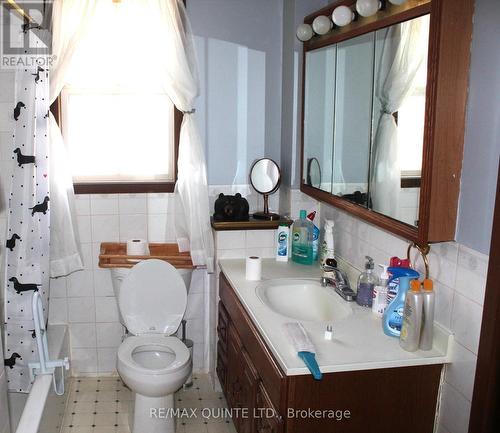 61 Albion Street, Belleville, ON - Indoor Photo Showing Bathroom