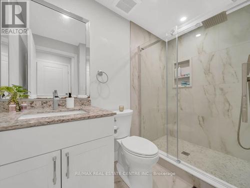 30 Ridgemount Street, Kitchener, ON - Indoor Photo Showing Bathroom
