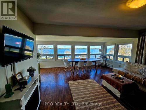789 Cedar Glen Road, Kawartha Lakes, ON - Indoor Photo Showing Living Room