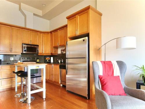407-1602 Quadra St, Victoria, BC - Indoor Photo Showing Kitchen With Stainless Steel Kitchen