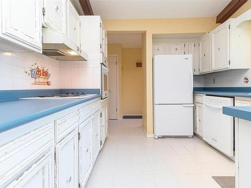 6479 Old West Saanich Rd, Central Saanich, BC - Indoor Photo Showing Kitchen