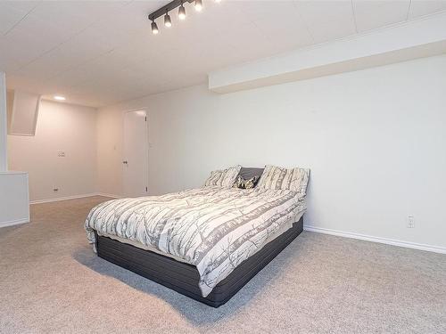 6479 Old West Saanich Rd, Central Saanich, BC - Indoor Photo Showing Bedroom