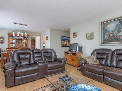 303-363 Morison Ave, Parksville, BC - Indoor Photo Showing Living Room