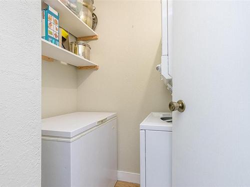 303-363 Morison Ave, Parksville, BC - Indoor Photo Showing Laundry Room