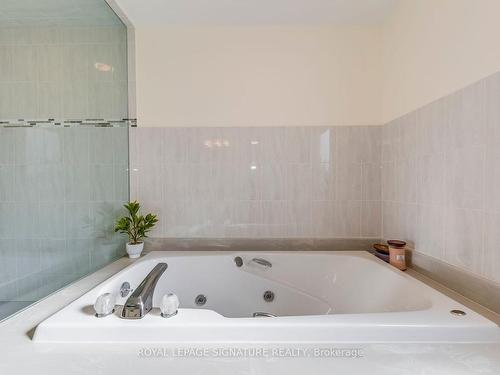 23 Waterbridge Lane, Markham, ON - Indoor Photo Showing Bathroom