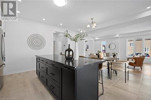 121 Cittadella Boulevard, Hamilton, ON - Indoor Photo Showing Kitchen With Upgraded Kitchen