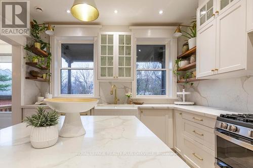 140 Markland Street, Hamilton, ON - Indoor Photo Showing Kitchen With Upgraded Kitchen