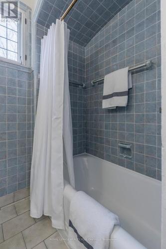 140 Markland Street, Hamilton, ON - Indoor Photo Showing Bathroom