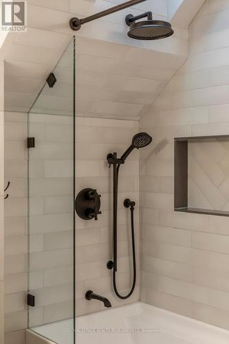 140 Markland Street, Hamilton, ON - Indoor Photo Showing Bathroom