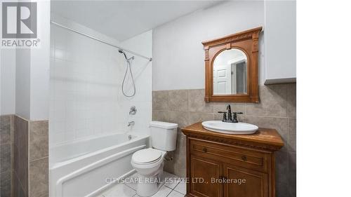 174 Thurman Circle N, London, ON - Indoor Photo Showing Bathroom