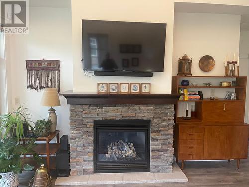 333 Longspoon Drive Unit# 9, Vernon, BC - Indoor Photo Showing Living Room With Fireplace