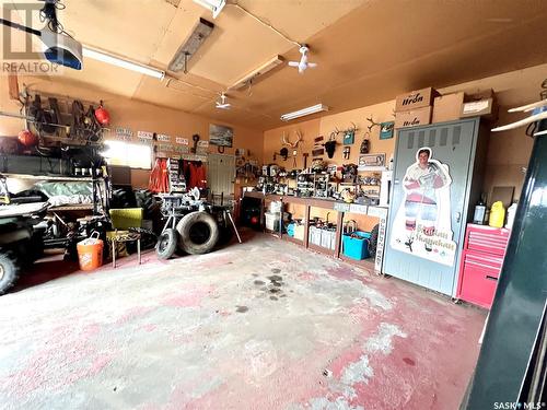 515 Main Street, Turtleford, SK - Indoor Photo Showing Garage