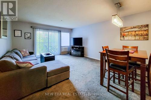 205 - 6 Niagara Street, Grimsby, ON - Indoor Photo Showing Living Room