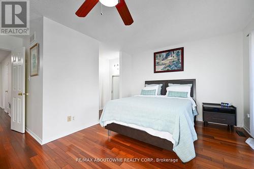 128 Edgewater Drive, Hamilton, ON - Indoor Photo Showing Bedroom