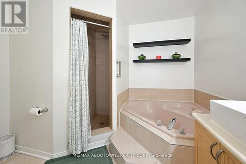 128 Edgewater Drive, Hamilton, ON - Indoor Photo Showing Bathroom