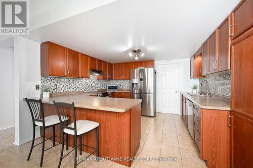 128 Edgewater Drive, Hamilton, ON - Indoor Photo Showing Kitchen