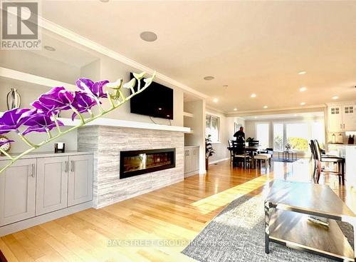 5173 Rice Lake Drive N, Hamilton Township, ON - Indoor Photo Showing Living Room With Fireplace