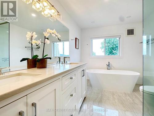5173 Rice Lake Drive N, Hamilton Township, ON - Indoor Photo Showing Bathroom