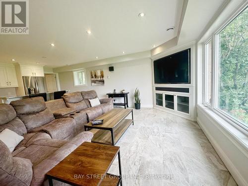 5173 Rice Lake Drive N, Hamilton Township (Bewdley), ON - Indoor Photo Showing Living Room