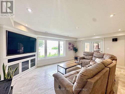 5173 Rice Lake Drive N, Hamilton Township (Bewdley), ON - Indoor Photo Showing Living Room