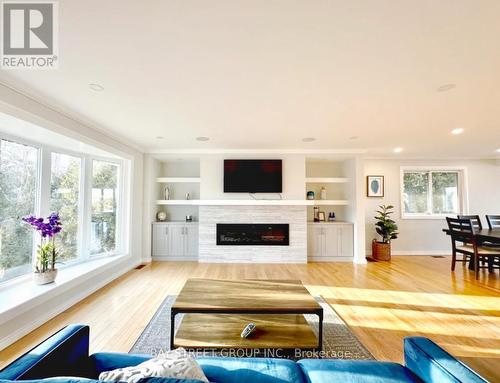 5173 Rice Lake Drive N, Hamilton Township, ON - Indoor Photo Showing Living Room With Fireplace