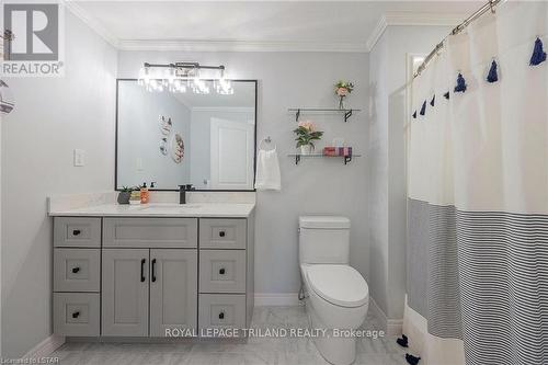 8 Noble Lane, St. Thomas, ON - Indoor Photo Showing Bathroom