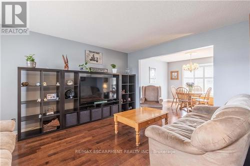 6 Westbury Drive, St. Catharines, ON - Indoor Photo Showing Living Room