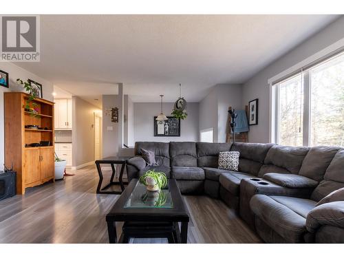 5453 Lehman Street, Prince George, BC - Indoor Photo Showing Living Room