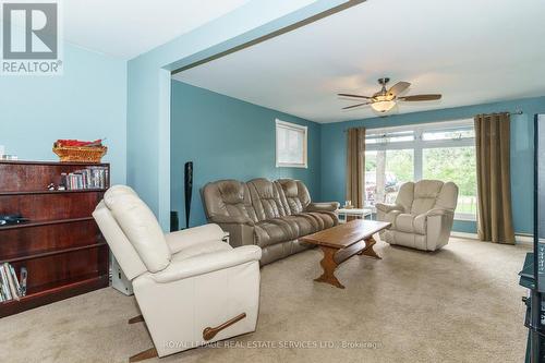 27 John Street, Burk'S Falls, ON - Indoor Photo Showing Living Room