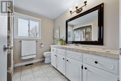 6982 Wellington 7 Road, Mapleton, ON - Indoor Photo Showing Bathroom