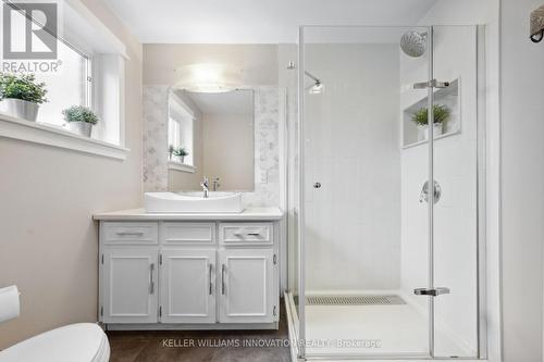 6982 Wellington 7 Road, Mapleton, ON - Indoor Photo Showing Bathroom