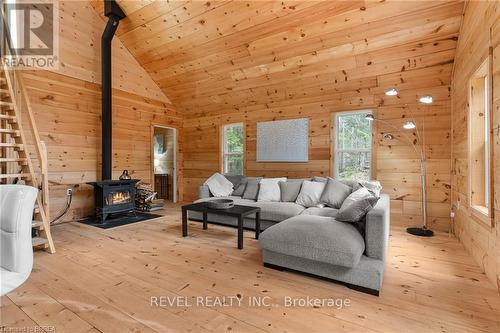1814 Riding Ranch Road, South River, ON - Indoor Photo Showing Living Room