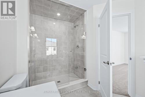 216 Newman Drive, Cambridge, ON - Indoor Photo Showing Bathroom