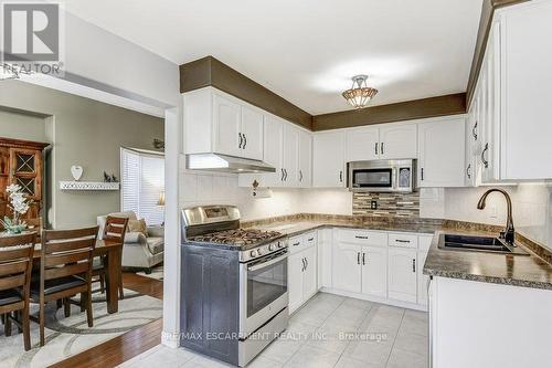 10 Summerfield Avenue, Hamilton, ON - Indoor Photo Showing Kitchen