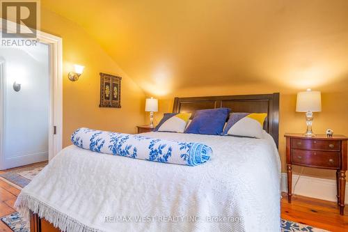 473561 Camp Oliver Road, Grey Highlands, ON - Indoor Photo Showing Bedroom