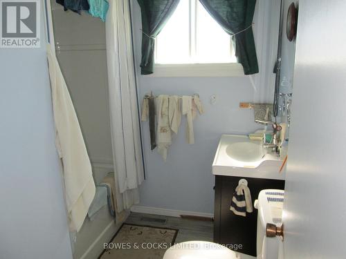 24 Hemlock Street, Highlands East, ON - Indoor Photo Showing Bathroom