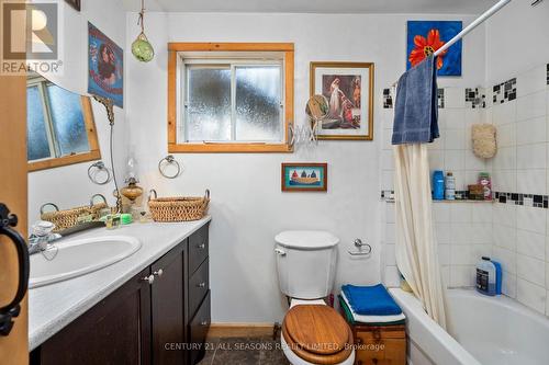 2289 Loop Road, Highlands East, ON - Indoor Photo Showing Bathroom